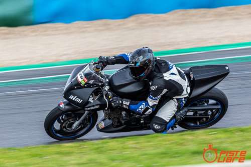photo moto sur circuit 180° Magny-Cours  par Remus
